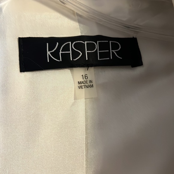 Beautiful NWOT Kasper Spring jacket.  Size 16.  Never worn. - Picture 2 of 4